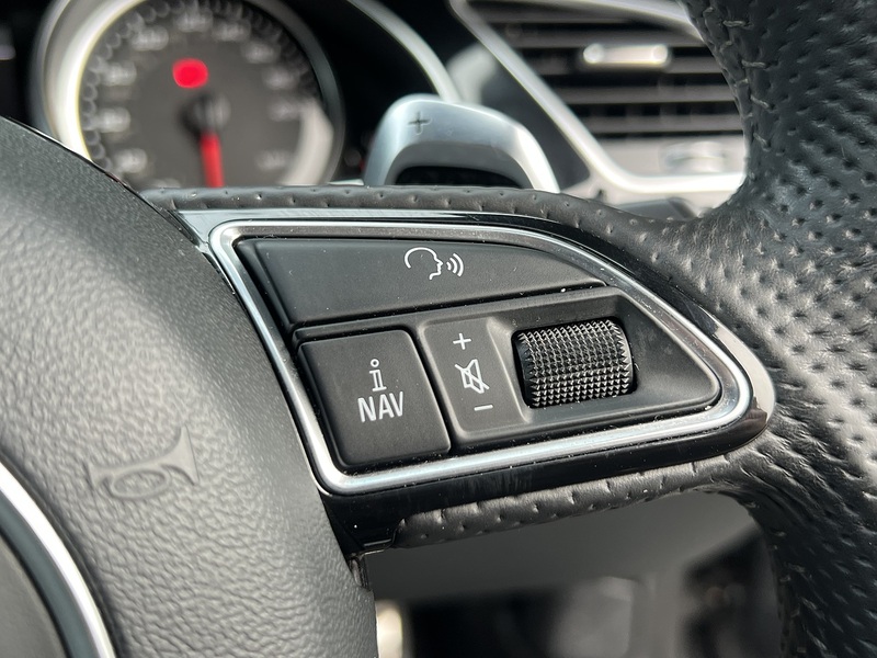 Audi RS5 FSI V8 - U11729