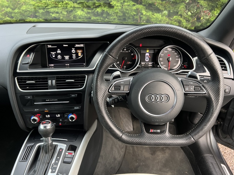 Audi RS5 FSI V8 - U11729