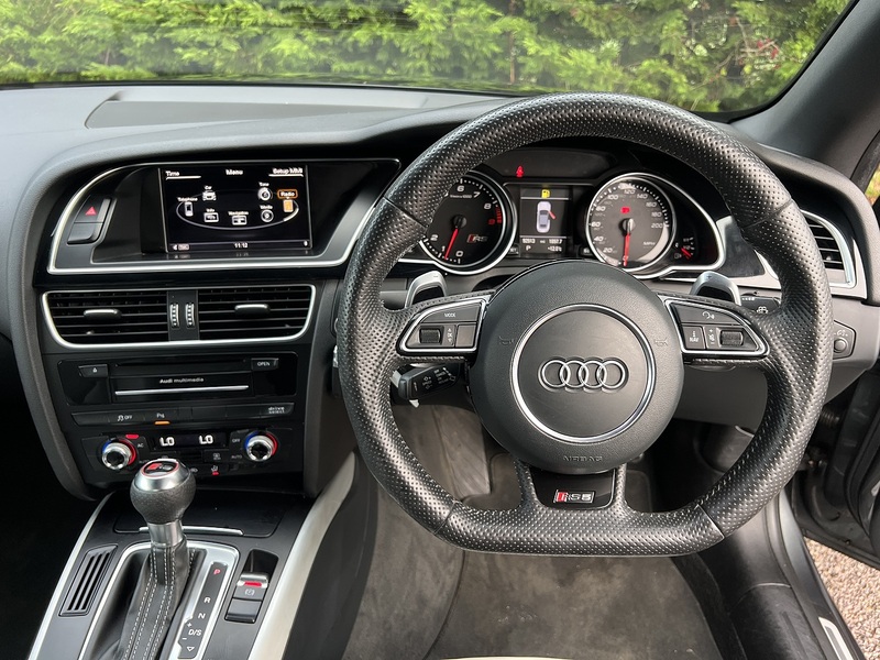 Audi RS5 FSI V8 - U11729