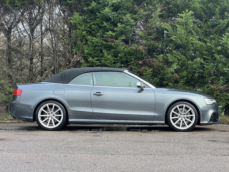 Audi RS5 FSI V8 - U11729