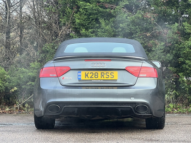 Audi RS5 FSI V8 - U11729
