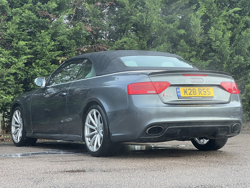 Audi RS5 FSI V8 - U11729