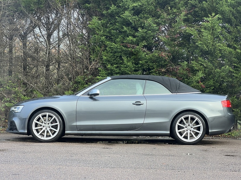 Audi RS5 FSI V8 - U11729