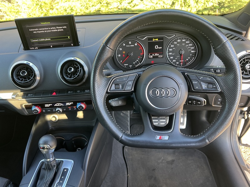 Audi A3 TFSI CoD Black Edition - U11730