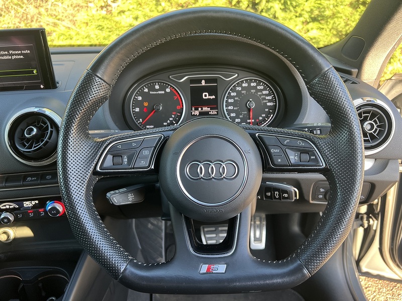 Audi A3 TFSI CoD Black Edition - U11730