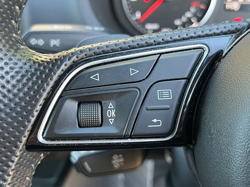 Audi A3 TFSI CoD Black Edition - U11730