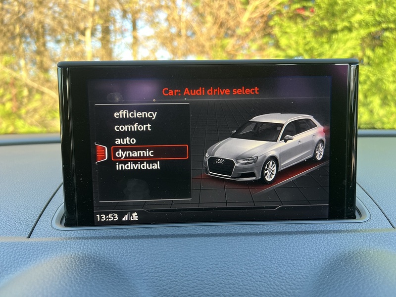 Audi A3 TFSI CoD Black Edition - U11730