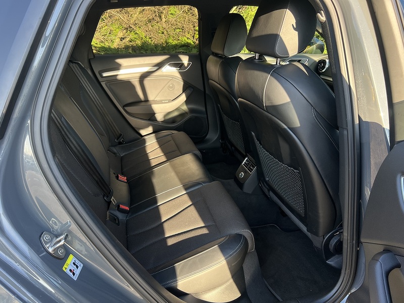 Audi A3 TFSI CoD Black Edition - U11730