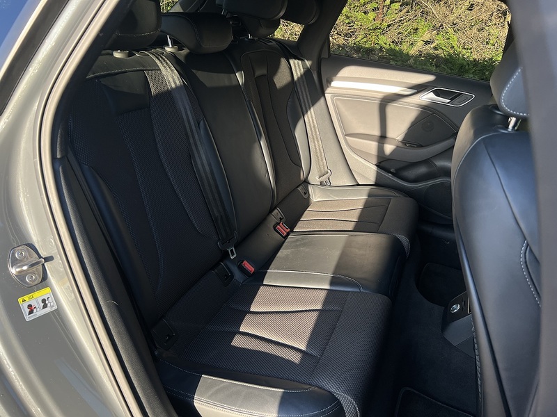 Audi A3 TFSI CoD Black Edition - U11730