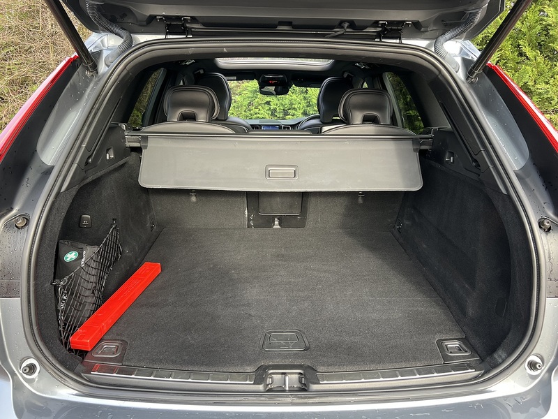 Volvo XC60 h T8 Twin Engine R-Design - U11740