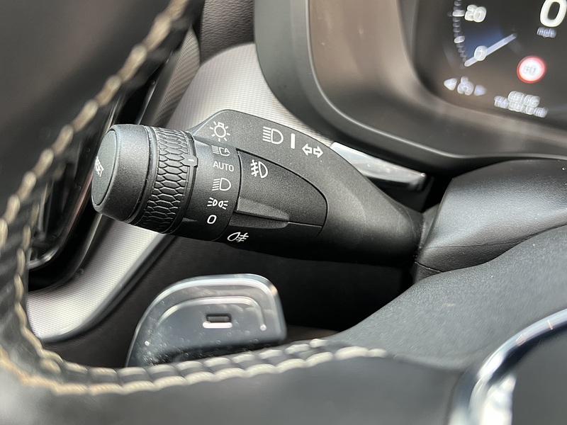 Volvo XC60 h T8 Twin Engine R-Design - U11740