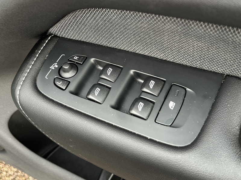 Volvo XC60 h T8 Twin Engine R-Design - U11740