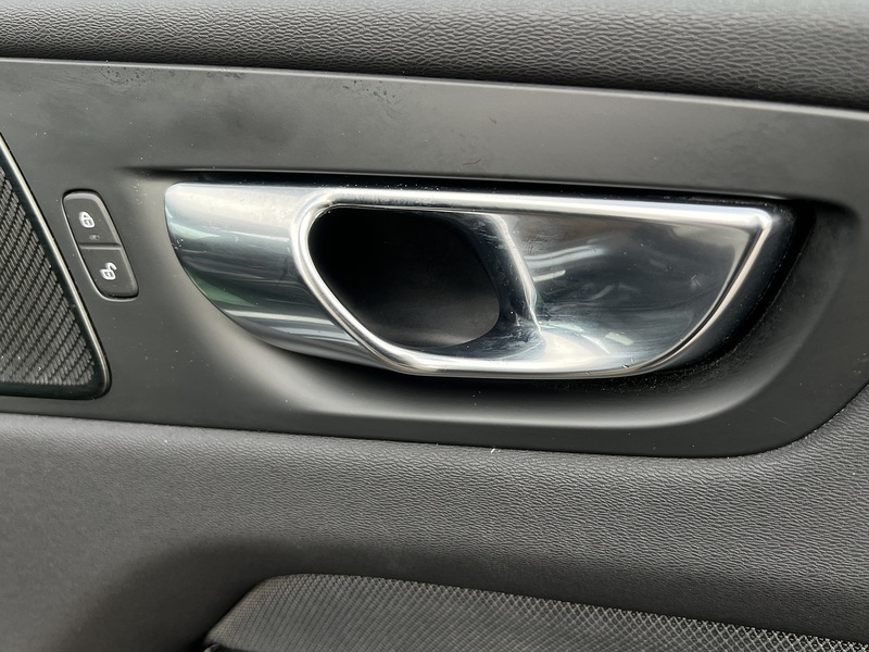 Volvo XC60 h T8 Twin Engine R-Design - U11740