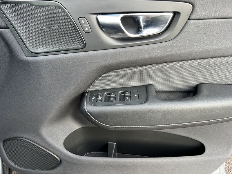 Volvo XC60 h T8 Twin Engine R-Design - U11740