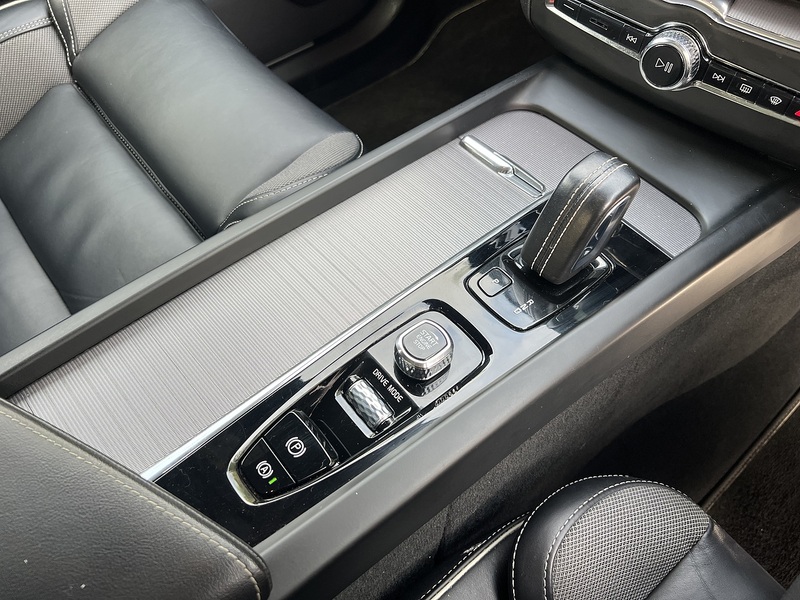 Volvo XC60 h T8 Twin Engine R-Design - U11740