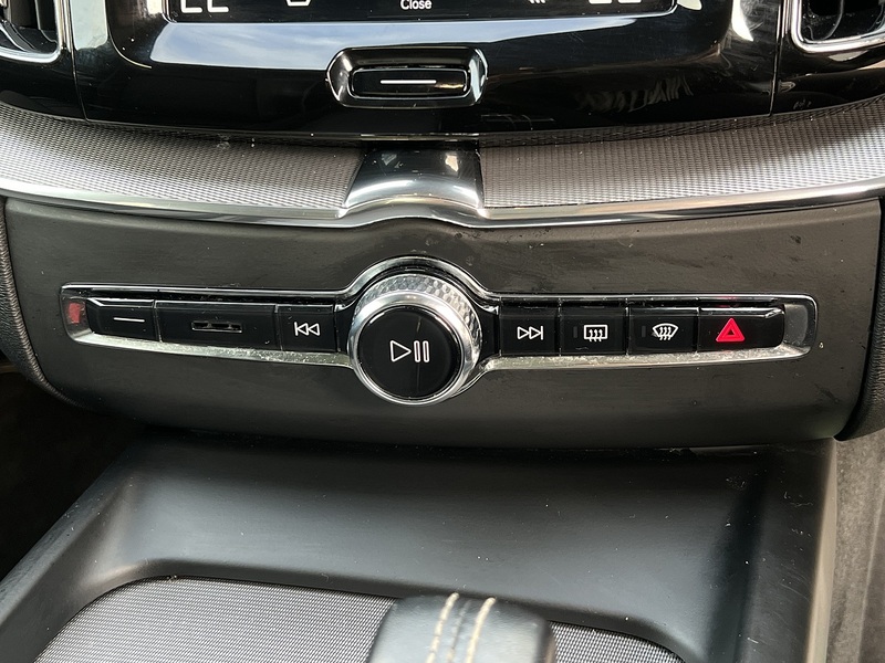 Volvo XC60 h T8 Twin Engine R-Design - U11740