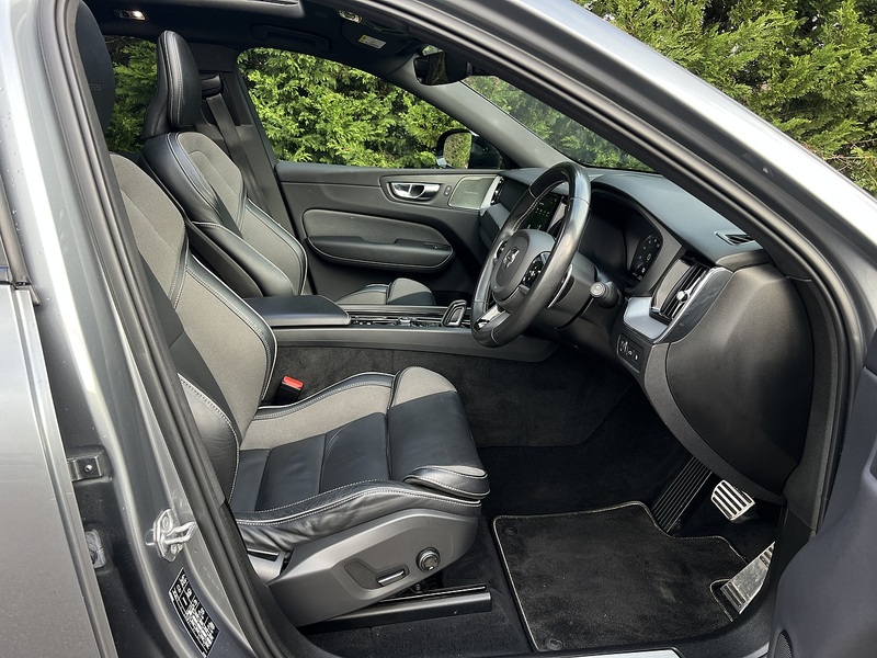 Volvo XC60 h T8 Twin Engine R-Design - U11740