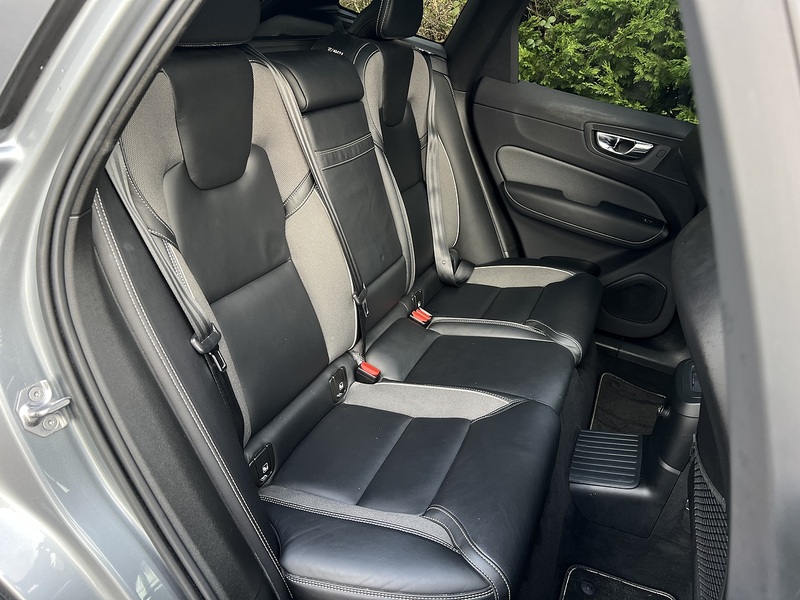 Volvo XC60 h T8 Twin Engine R-Design - U11740