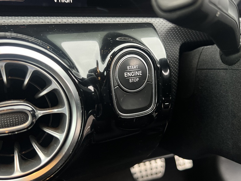 Mercedes-Benz A Class A250e AMG Line Edition - U11743