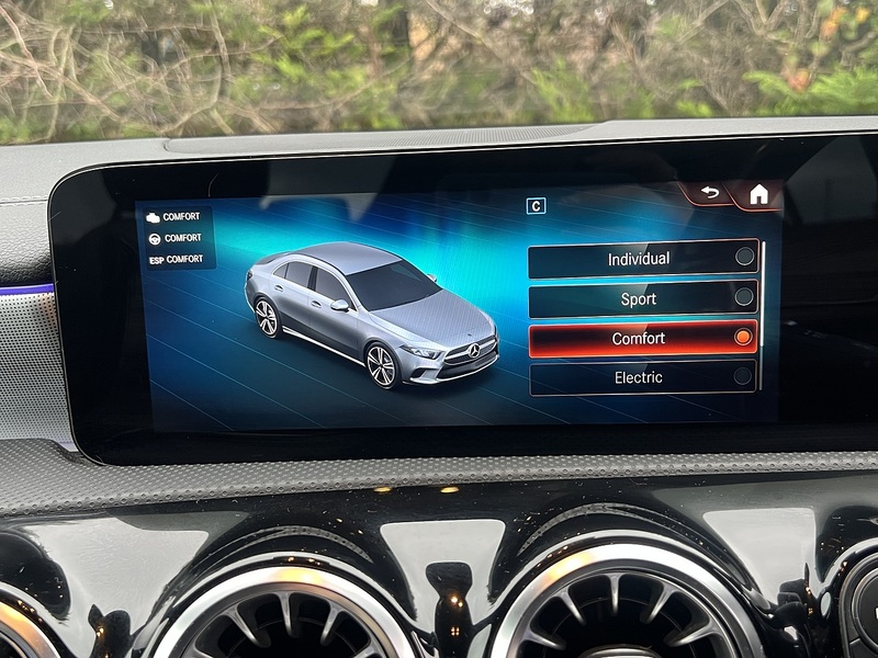 Mercedes-Benz A Class A250e AMG Line Edition - U11743