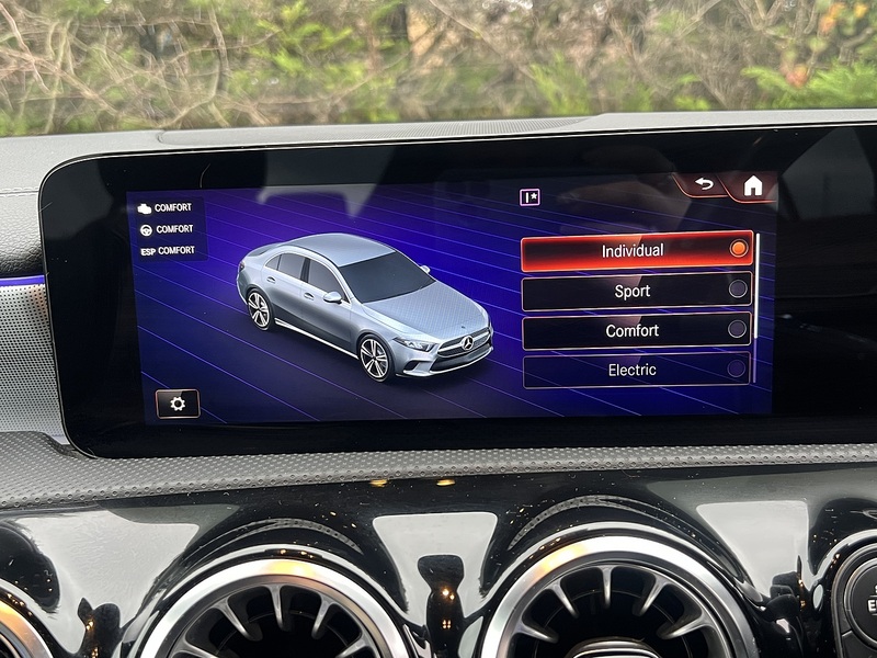 Mercedes-Benz A Class A250e AMG Line Edition - U11743