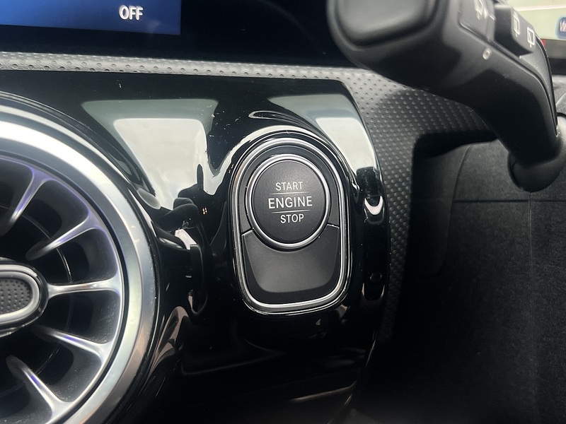 Mercedes-Benz A Class A250e AMG Line - U11757