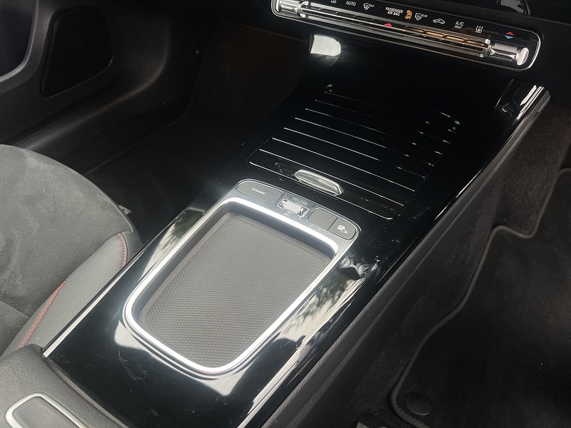 Mercedes-Benz A Class A250e AMG Line - U11757