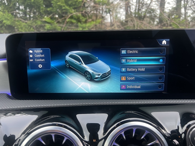 Mercedes-Benz A Class A250e AMG Line - U11757