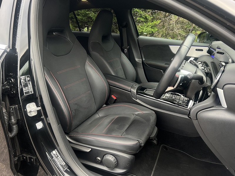 Mercedes-Benz A Class A250e AMG Line - U11757