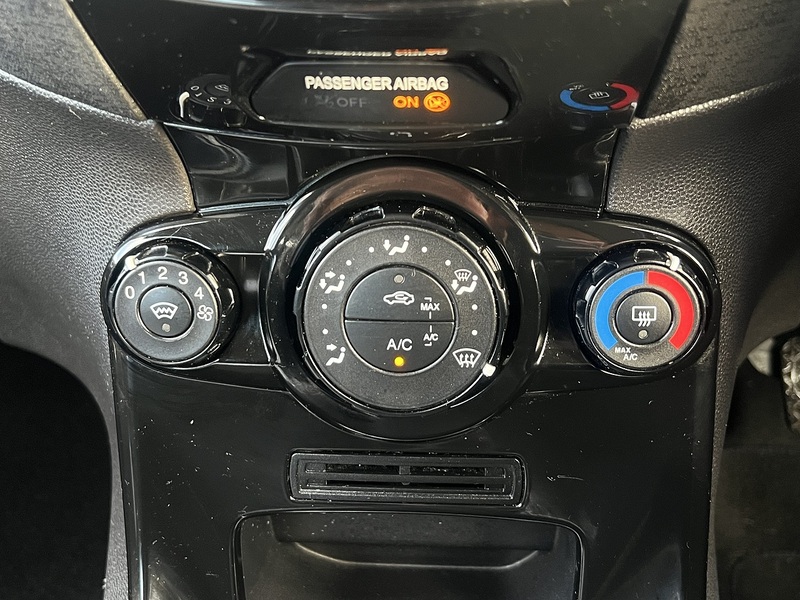 Ford Fiesta Zetec - U11760