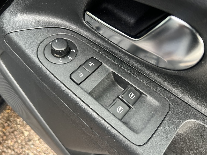 Volkswagen Up Move Up - U11771