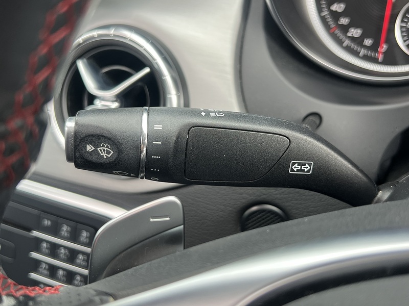 Mercedes-Benz Cla Cla 180 Amg Line Premium Plus - U11772