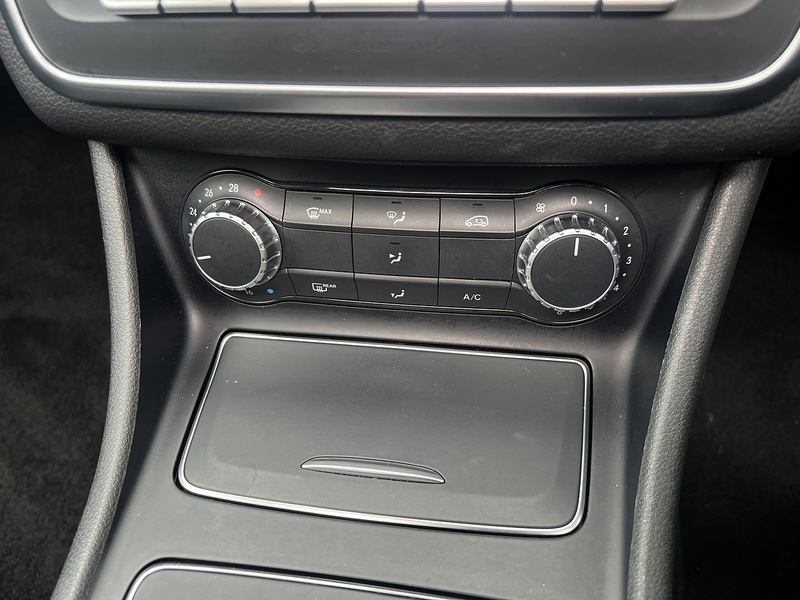 Mercedes-Benz Cla Cla 180 Amg Line Premium Plus - U11772