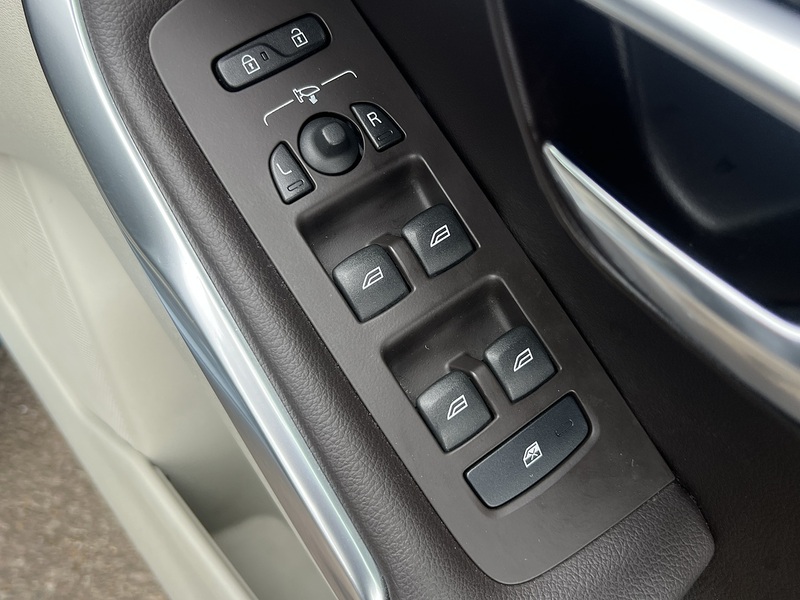 Volvo V40 T4 Se - U11776
