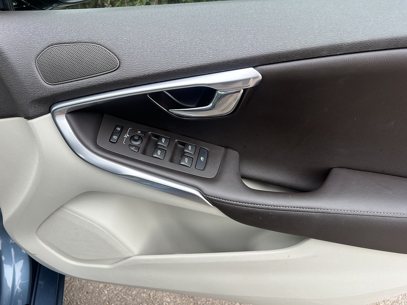 Volvo V40 T4 Se - U11776