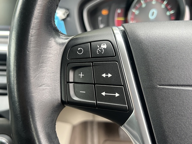 Volvo V40 T4 Se - U11776