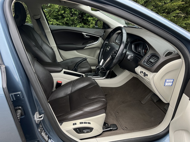 Volvo V40 T4 Se - U11776