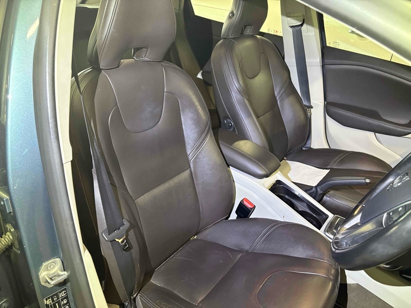 Volvo V40 T4 Se - U11776