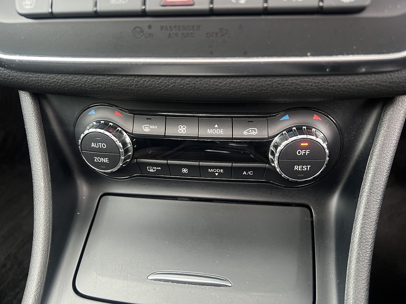 Mercedes-Benz Cla Cla 180 Amg Sport - U11777
