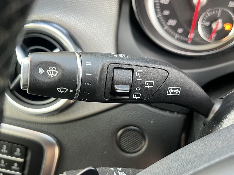 Mercedes-Benz GLA GLA180 Urban Edition - U11779