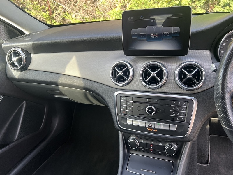 Mercedes-Benz GLA GLA180 Urban Edition - U11779