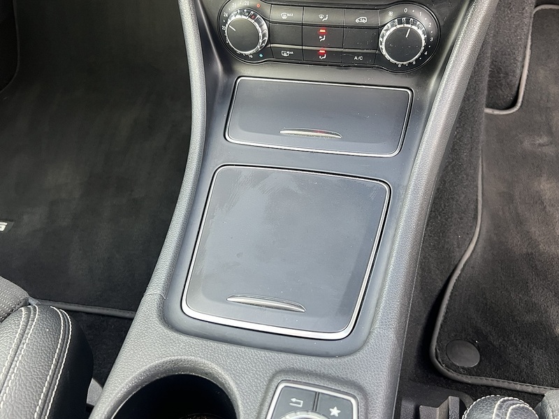 Mercedes-Benz GLA GLA180 Urban Edition - U11779