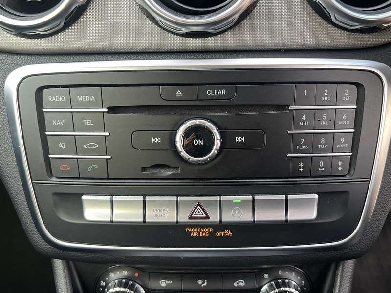 Mercedes-Benz GLA GLA180 Urban Edition - U11779