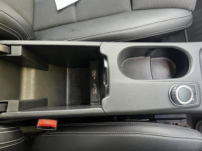 Mercedes-Benz GLA GLA180 Urban Edition - U11779