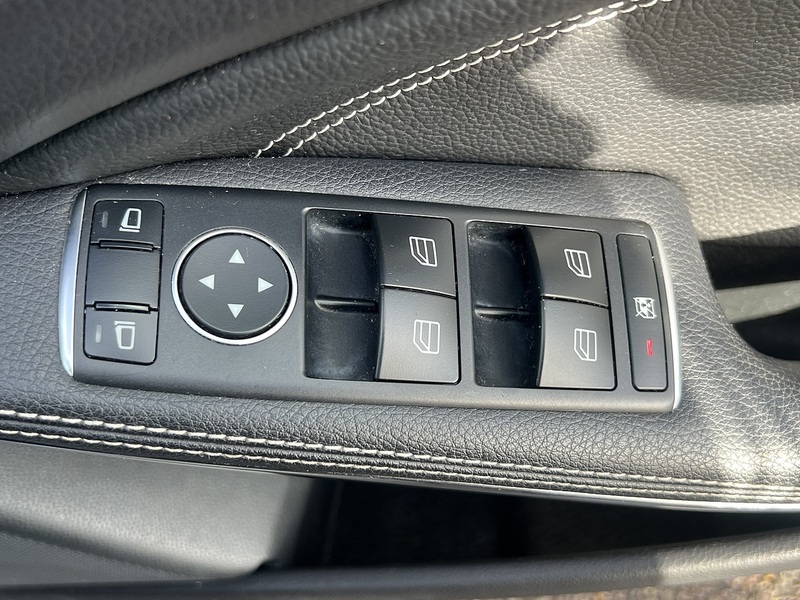 Mercedes-Benz GLA GLA180 Urban Edition - U11779