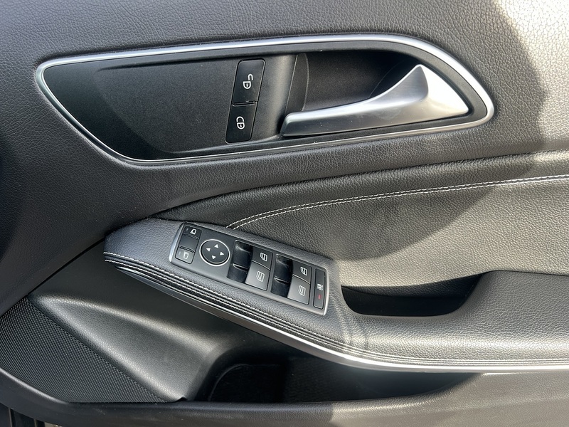 Mercedes-Benz GLA GLA180 Urban Edition - U11779