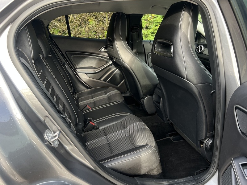 Mercedes-Benz GLA GLA180 Urban Edition - U11779