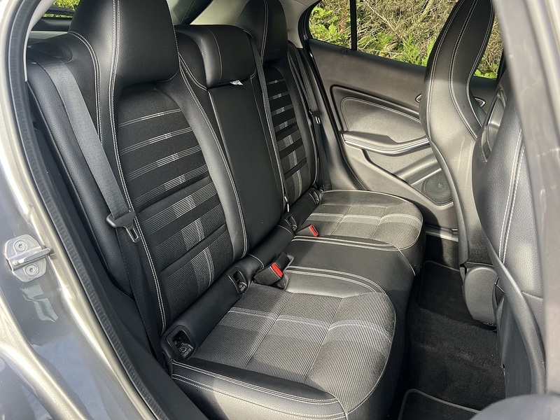 Mercedes-Benz GLA GLA180 Urban Edition - U11779