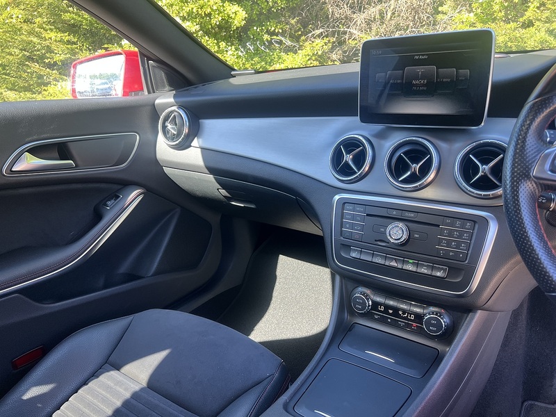 Mercedes-Benz Cla Cla 180 Amg Sport - U11784