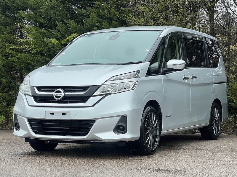Nissan Serena 2.0 Hybrid X 8 Seater - U11788